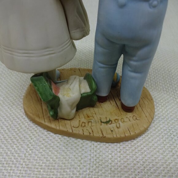 Jan Hagara BETSY & JIMMY 2 Yr Limited Edition Figurine 1982 (EUC) - Picture 4 of 4